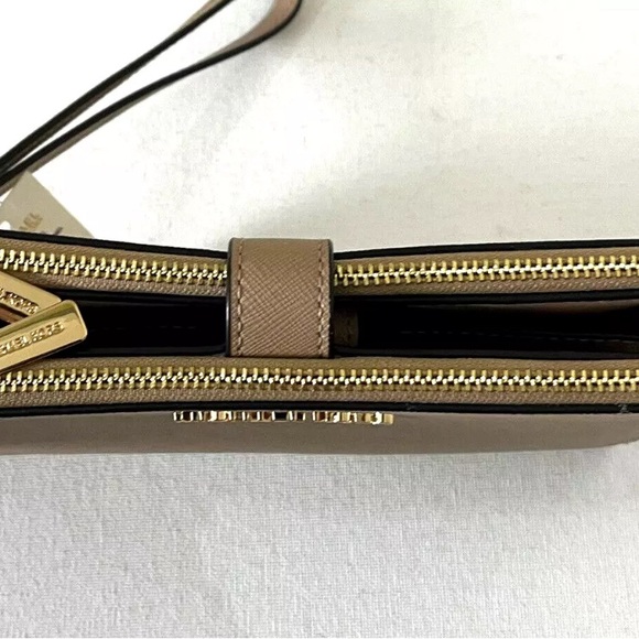 *NWT*AUTHENTIC*Michael Kors Saffiano Leather Jet Set Double Zip Wristlet CAMEL - Picture 6 of 7